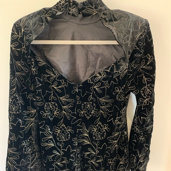 Black velvet dress with gold embroidery - Picture 4 of 5